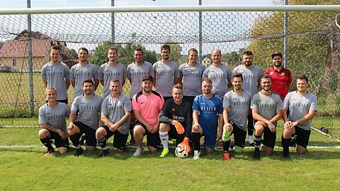 Hinte: Toni S. / Deniz O. / Kevin O. / Florian K. / Michael B. / Christoph S. / Philipp U. / Hamdi B. / Christoph R.
Vorne: Kevin K. / Fabian H. / Andreas V. / Stefan K. / Raffael P. / Daniel S. / Florian P. / Simon C. / Patrick R.