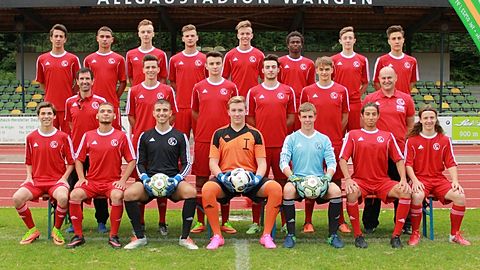 Hintere Reihe v.l.:
Erdem Baysal, Manu Hartmannsgruber, Adrian Schneider, Benni Fasser, Eli Schlachter, Lamin Drammeh, Paddy Kramer, Enes Demircan
Mittlere Reihe v.l.:
Trainer Günter Gollinger, Marcel Mariner, Halil Morina, Justin Schuhmacher (C), Simon Fießinger, Teammanager Ralf Hartmann
Vordere Reihe v.l.:
Luca Schneider, Donald Hasanmetaj, Dogukan Uyunc, Basti Geiger, Samuel „Ulle“ Schlegel, Mo Afzale, Jule Wucher

Es fehlt:
Fabian Rauh