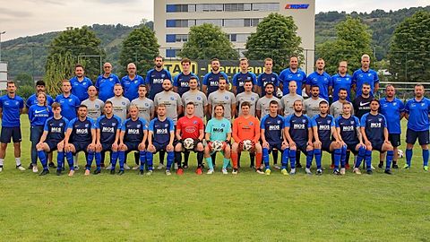 Hinten v.l.: Huber (Abtl.), Dr. Abou-Ayash (Betr.), Angstmann (Betr.), Marx, Hüttler Felix, Heck, Fitze, Tösel, Scholl Daniel (SpA), Ebel (Betr.), Bangert (Stellv. Abtl.), Selb (SpA)

Mitte v.l.: Hogen (spielender Co-Trainer 1. Mannschaft), Dogan (Trainer 1. Mannschaft), Mössner (Physio), Blasi, Selbitschka, Köllner Kevin, Cardal, Scholl Jonas, Brenner, Furczyk, Alo, Schilling, Yolcu, Mollo, Su, Müller Sascha (Co-Trainer 2. Mannschaft), Heinrich (Trainer 2. Mannschaft)

Vorne v.l.: Wild (Betr.), Lenz, Kriegert, Angstmann, Wilhelm, Müller Nico, Gärtner, Gilde, Haase, Hüttler Lukas, Bakan, Weichel, Kirstätter, Müller Robin