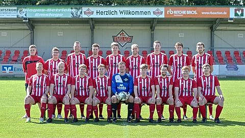 h.v.l.: Betreuer Johannes Klafki, Luis Ahlers, Marco Lemberg, Luca Cieplik, Lucas Ewers, Mathis Schwenen, Oliver Tebbe, Lars Schleper, Hendrik Gels
v.v.l.: Kapitän Gabriel Thyen, Alexander Schmitz, Mathis Schwering, Felix Steinkamp, Timo Lemberg, Paul Reiners, Jonas Janzen, Tim Leigers, Thorsten Brand