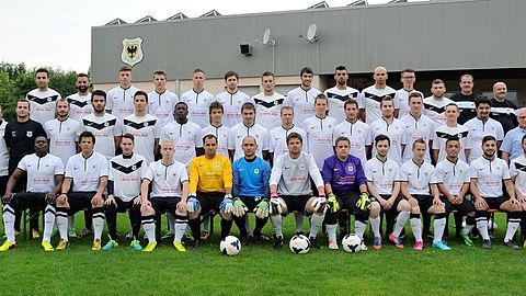 hinten links: Adem Ayvatas, Ahmet Yatman, Daniel Muth, Oliver Flaig, Kim Schroth, Nicholas Belz, Christian Kalkof, Mustafa Tüzün, Harun Kayhan, Muzaffer Karayilan, Christopher Hess, Koray Arslan, Betreuer Dieter Schenn, Betreuer Michael Köhn

mitte links: Teammanager Matthias Kister, Spieler-Trainer Pascal Kargakis, Co-Trainer Ingo Mehl, Co-Spieler-Trainer Sascha Fuchs, Bayram Kamali, Can Yldirim, Arif Ünal, Arthur Sanogo, Lars Stadter, Benjamin Geiger, Dennis Krämer, Stefan Müllerthann, Stefan Müller, Sebastian Kopp, Tobias Golenia, Martin Lotzwi, Rauand Ghafouri, 1. Vorsitzender Peter Flaig, Betreuer Michael Zimprich, 2. Vorsitzender Reiner Merz

vorne links: Collins Tebo, Kevin Glaubach, Mirco Müller, Joshua Schroth, Sascha Nitsche, Daniel Slawinsky, Stephan Maier, Dimitri Schneidmiller, Björn Schroth, Lucas Santos, Francesco Basile, Erkan Soran

Es fehlen: Florian Schopp, Behzet Altas, Ricardo Würtele, Philip Würtele, Angelo Fernandez, Marcel de Oliveira Huber, Arwin Tatavosian, Antonijo Jukic, Halil Altas, Gökhan Cengiz, Michael Würgler, Marcel Stegmüller, Luckas Ergin, Betreuer Heinz Köhn, Betreuerin Julia Czemmel