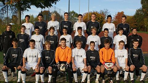 Oben von links nach rechts: Mirko Zahn, Eldaniz Hasanov, Jan Widmaier, Florian Hofmann, Sammy Radhouani, Alexander Wellert, Niyaz Hasanov, Dennis Schwenker
Mitte von links nach rechts: Co-Trainer Mirko Beißwenger, Jonas Walther, Alexandros Sideris, Tobias List, Domenic Elfadli, Kiriakos Sarigianidis, Steffen Weeber, Angelos Potsis, Dario Aleo Horcas, Trainer Marcel Pfeffer
Unten von links nach rechts: Gazi Ekmen, Ioannis Manikas, Nicolas Schaber, Christos Grantsanlis, Jonas Lattauer, Elias Harticas, Getoar Selini, Lucas Epple, Alexander Koch