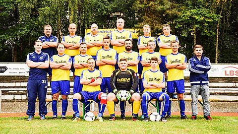 hinten v.l.: Thomas Rohm (Cheftrainer), Michael Pätzold, Marco Schwarze, Tobias Zobel (Langendorf), Fabrice Mehlhorn, Peter Pfeiffer

mitte v.l.: Marc Schuhknecht (Co-Trainer), Ingo Graf, Christian Krieger, Nico Lussert, Alexander Köhler, Danny Billing, Falk Junge, Marco Wildt

vorn v.l.: Thomas Rohm, Norman Gänkler, Andy Kubiak

es fehlen: Matthias Werner, Hendrik Hartmann, Eric Hädrich, Oliver Zörkler