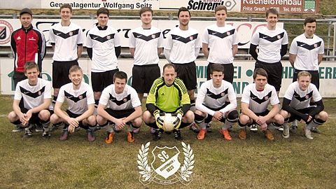 Hinten v.l.: Trainer Marc Hemminger, Christofer Neukam, Jakob Kallmeier, Jakob Haberberger, Tim Pühl, Reinhold Quast, Christopher Gradl, Andreas Höller; Vorne v.l.: Andreas Hubmann, Kevin Kendzia, Johannes Wittmann, Tobias Lehl, Tobias Gradl, Alexander Wiesent, Karl Teichmann