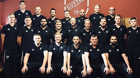 Hintere Reihe (v.l.): Arendt Dersch, Stefan Schmidt, Daviti Machankaladze, Ilja Friauf, Ismet Bezek, Lukas Tappe, Mohammed Eskan
2. Reihe (v.l.): Jan-Peter Lünsmann, Viktor Arnt, Yilmaz Ciftci, Nils Wilm Rosebrock, Bastian Piskorz, Max Mosig, Kevin Tybus, Ron Bohling, Marcel Kapitan
1. Reihe (v.l.): Hauke Ahlenstorf, Lenn-Mika Reiter, Pascal Bock, Maximilian Boschen, Mizgin Mogar