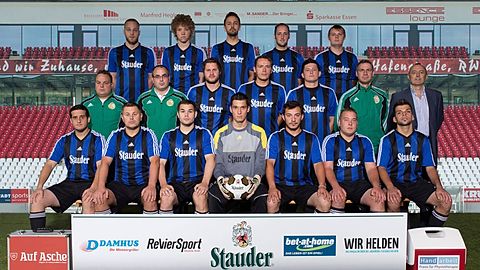 Hintere Reihe (von Links): Sebastian Kensy, Mathias Hensen, Julian Lehmann, Manuel Montero, Daniel Düring

Mitte: Teammanager Sebastian Taube, Trainer Mario Salis, Marvin Dombrowsky, David Hanhold, Andreas Ljubas, Trainer Thomas Boos, Teammanager José Agustín Blanco Ortega

Vordere Reihe: Emilio Martin del Barrio, Andreas Haider, Nico Gregorius, Maximilian Wilms, Serhan Sancar, Kevin Sidzik, Dennis Barakazi

Es fehlen: Davide Alletto, Dennis Habant, Marek Janus, Baris Özkaya, Jeremy Mazur, Marvin Meier, Sebastian Abeijon, Sven Anhalt, Martin Brandt, Jan Verfürden, Rafael de la Fuente, Sebastian Parusel, Betreuer Sven Niemetz

©Team-Shooting.de
