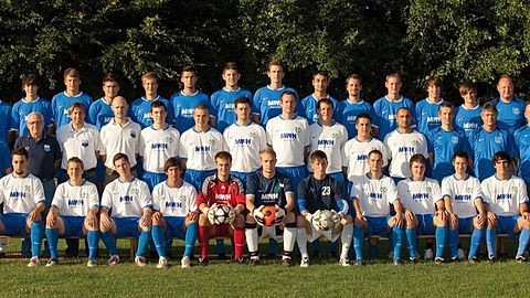 Hinten v.l.: Reichard, F., Nuß, S., Prigl, Neuberth, Becker, Schleihauf, M.A., Layer, Esterle, J., Ewald, Twardowsky, A., Dörfler L., Schweickert, Kottner, Arnold (SpA), Schifferdecker (SpA)
Mitte v.l.: Künzer (Trainer), Friedrich (Schiedsrichter), Dambach (1. Vors.), Sonntag (Schriftf.), Ullrich, M., Dietrich, Sturm, Kühn, Nuß, M., Hirsch, Ali, Schleihauf, P. (SpA), Sigmann (SpA), Schieck, H. (SpA)

Vorne v.l.: Schöpf, Ullrich, P., Hartmann, Schaaf, Zibuschka, Schüler, Hack, Schieck, S., Geiselhardt, Kreth, Reichard, T.               Foto: Weindl