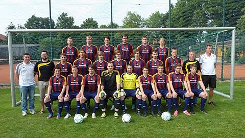 hintere Reihe v.l
Rötzer Daniel, Noe Stephan, Kuhndörfer Marco, Wittmann Thomas, Rank
Bernhard, Pracht Florian
mittlere Reihe v.l.
Trainer Koller Franz, Sportlicher Leiter Dietl Sebastian, Mühlbauer
Christian, Pillmeier Markus, Eiban Michael, Vogl Matthias, Jakub Besta, Jiri Matejka, Schließler Maxi, Abteilungsleiter Dietl Bernhard, Co-Trainer Lankes Helmut
vordere Reihe v.l.
Schreiner Bastian, Fischer Florian, Walberer Julian, Lankes Martin, Kropf Daniel, Bräu Tobias, Mennel Christian, Wich Michael, Zangl Tobias
Nicht auf dem Bild:
Rank Michael, Betreuer Neubauer Hans und Messbauer Daniela