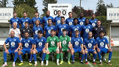 oben v.l: Dorian Okorn, Michael Pautz, Maximilian Vogel, Jeffrey Addae, Peter Bader, Florian Rieder, Abdel Saber Akpo, Jeremy Stubhan
mitte v.l: Günter Niebler, Stefan Popov (TR), Maximilian Müller, Maximilian Baumelt, Boris Filipovic, Christopher Kazadi Mulamba, David Mensah, Michael Lelleck (TR)
unten v.l: Thomas Pautz, Kohdar Daqo, Vladyslav Dudar, Tim Mühlfeld, Andreas Thiel, Jarno Bündgens, Zlatan Salihagic, Osama Abdel-Hamid