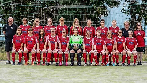 Magdeburger FFC II presented by SWM
Hintere Reihe von links:
Oliver Grape (Co-Trainer), Anne Roeloffs, Josefine Willner, Stefanie Gießwein, Stefanie Kersten, Celina Feldheim, Fabienne Sonntag, Stefanie Dangl, Sarah Kirchhof, Jacqueline Massek (Trainerin), Silke Naujoks (Betreuerin)
Vordere Reihe von links:
Johanna Zembrod, Lisa-Marie Naujoks, Michelle Hahn, Caroline Massek, Jessica Specht, Laura Ziesing, Alica Lange, Jana Wohlfahrt, Michelle Einicke, Christin Behling, Ina Freihorst