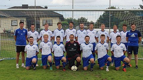 hintere Reihe von links: Trainer Dietmar Hürter, Phillip Steinmetz, Sigmar Eilens, Marc Rommelfangen, Sebastian Kramp, Benni Rommelfangen, Leonard Kohn, Flo Baack, Michael Geltz, Jonas Winkel, Co-Trainer Andreas Reinert
vordere Reihe von links: Eric Feid, Kevin Roos, Lukas Löwen, Johannes Geltz, Maximilian Baltes, Andreas Geltz, Tom Schmitt

Es fehlt: Martin Schu, Manuel Meyer und Gerd Wagner