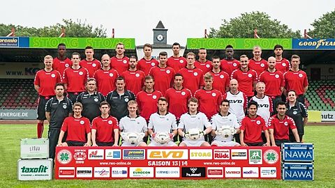 4. Reihe von vorne (v. l . n. r.): Gideon Jung, Kevin Steuke, Felix Herzenbruch, Marvin Grumann, Andreas Pollasch, Patrick Bauder, Stephan Boachie, Tim Eckstein, Ralf Schneider
3. Reihe von vorne (v. l. n. r.): Christoph Caspari, Robert Fleßers, Marcel Landers, Benjamin Weigelt, Philipp Schmidt, Felix Haas, Jörn Nowak, Tobias Hötte, Sebastian Mützel, Michael Smykacz
2. Reihe von vorne (v. l. n. r.): Co-Trainer Mike Terranova, Chef-Trainer Peter Kunkel, Co-Trainer Dirk Langerbein, Kevin Krystofiak, David Jansen, Joel Zwikirsch, Andreas Münker (Masseur), Heinz Münker (Masseur), Bettina Daniel (Betreuerin)
1. Reihe von vorne (v. l. n. r.): Pascale Talarski, Rhys Tyler, Thorben Krol, Philipp Kühn, Niklas Hartmann, Patrick Nettekoven, Ken Asaeda, Hakan Dönmez