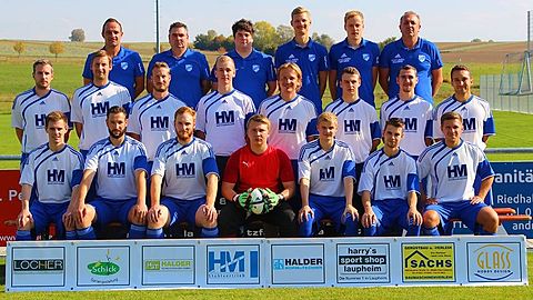 Hinten v.l.n.r.: Abteilungsleiter Tobias Wischnat, Spielleiter Oliver Radnick, Eike Weishaupt, Felix Schöffmann, Wolfgang Wern, Trainer Sergej Haus
Mitte v.l.n.r.: Magnus Buk, Oliver Lang, David Knaak, Michael Seeburger, Benjamin Baur, Patric Schiele, Marco Höfler, Martin Pannek
Vorne v.l.n.r.: Milan Prieske, Mario Rohmer, Uli Laske, Steffen Bentele, Tim Zerinius, Luca Malleber, Joschka Bauer
