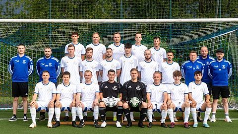 𝟯. 𝗥𝗲𝗶𝗵𝗲 (v.l.n.r.): F. Loth, M. Lismann, S. Theobald, A. Groß, D. Junk
𝟮. 𝗥𝗲𝗶𝗵𝗲: J. Brill, D. Markowski, L. Schmidt, Y. Flaccus, J. Wiesen, D. Schnell, A. Gillen, A. Sanatalucia, C. Linn, T. Fuchs, M. Rauber
𝟭. 𝗥𝗲𝗶𝗵𝗲: T. Recktenwald, P. Paul, M. Strässer, L. Kuhn, J. Wolf, J. Recktenwald, J. Rech, E. Spengler
𝗘𝘀 𝗳𝗲𝗵𝗹𝗲𝗻: D. Peri, T. Wagner, P. Schön, Y. Widiger, H. Rissel, M. Recktenwald

𝗙𝗼𝘁𝗼: Ricco Hoffmann