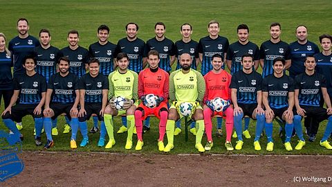 Hinten von Links: Aenna Sölch (Fitnesstrainer), Jörg Körner (Torwarttrainer), Thomas Leutschaft, David Preiss, Jens Schickert, Adriano Scheuermann, Jordi Duran, Juan Luis Guzmann, Giacomo Principe, Diego Betanzo, Henrik Baßmann, Michael Hahn (Trainer), Marco Del Popolo (Fitnesstrainer). V.v.L. Saul Novoa, Alberto Herrera, David Panduro, Tobias Knoll, Kelton Miessner, Hassan Al Johmani, Francisco Oyarzun, Rodrigo Miguez, Hamilthon Vallecillo, Leonardo Glowna.