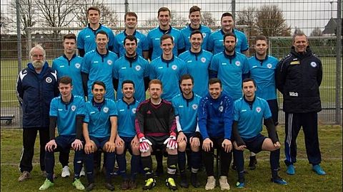 Hintere Reihe von Links: Dokkum, Mitze, Moik, Pilgenröder, Behrends.
Mitte von Links: Pietzonka, Bäcker M., Kirmse, Studen, Bäcker F., Mathes, Walter, Schnock (Trainer).
Vordere Reihe von Links: Lercher-Dedic, Argomand-Khageh, Sevilla, Muntz, Semmler, Studen, Lovkis.