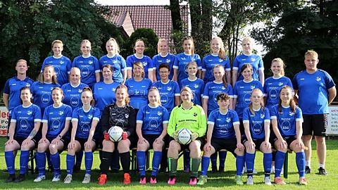 Hinterste Reihe: Thresi Brand, Hanna Kruse, Pia Brand, Evelyn Pricker, Hannah Bruns, Carla Sandmann, Stefanie Pöttker, Saskia Webers

Mittlere Reihe: Alex Brand, Lena Giesen, Annika Schröter, Verena Sanders, Kathrin Lampenschulten, Adeltraud Klene, Annika Knurr, Karina Berends, Carmen Krallmann, Alina Hagen, Jan-Nicolas Mansveld

Vorderste Reihe: Annika Geers-Jahn, Jasmin Pricker, Ann-Sophie Evers, Anke Möhlenkamp, Kirsten Klene, Marina Tiek, Wiktoria Dziegielewske, Leni Nickel, Carolin Kremer