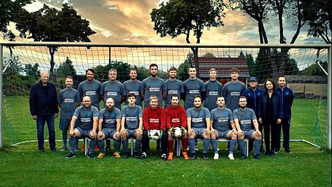 Vorne von Links
Steven Burchard, Chris Albrecht, Paul Bauschke, Remo Brandt, Sven Rießling, Tarek Werner, Patryk Kus, Paul Hünecke
Hinten von Links
Gerd Rydzy (Sponsor), Maik Arbeiter, Alexander Wiedekopf, Christian Werner, Matthias Werner, Henning Kilz, Moritz Reinemann, Arne Kilz, Phillipe Koch, Johannes Rydzy, Jörg Siebert, Sandra Rydzy, Carsten Schulze
Es fehlen:
Stefan Köppe (Trainer), Ole Schwertfeger, Carsten Kilz, Marcel Emmelmann, Robert Möse, Jonas Schön, Lukasz Adam Wasik, Julian Boldt