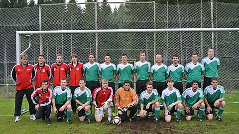 Aktuelles Mannschaftsfotot der SG Mandern/Waldweiler I
Aufgenommen vor dem Kirmesspiel gegen den FC Schöndorf am 19.10.2013
