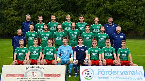 Von Links nach Rechts:

Oben: Thomas Rathje (Liga-Obmann), Lars Baufeldt, Marcel Pinkert, Falko Möller, Felix Ploog, Henning Gieseler, Matthias Brandt (Betreuer)

Mitte: Udo Kochanski (Trainer), Clas Sievers, Christian Gieseler, Tjark Sievers, Momme Boye, Henrik Schnoor, Michael Behnke, Sebastian Barth (Trainer)

Unten: Jorit Rathje, Erk Henne, Johannes Koepke, Jörg Mollenhauer, Enno Beckmann, Jannis Brandt, Torge Falkenhagen, Thies Kochanski

Es fehlen: Mathias Landt, Kjell Scherbarth, Marco Taedcke