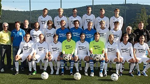 Hinten v.l.: Berle, Kempter, Rau, Th. Behler, Carncar, M. Bechler.
Mitte v.l.: 1. Vors. Kühn, 2. Vors. Gerstle, SpA Ackermann, Freudenthaler, Heilig, Kornetka, Wallenwein, Örgel, Schörm, Landes, Co-Trainer Meister, Trainer Muris.
Vorne v.l.: Schregle, Servatius, Hillger, Bechold, Akdis, Hallstein, Henrich, Huwer, Hormuth.     Foto: Pfeifer