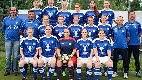 Hintere Reihe v.l.:
Jessica Rometsch, Lisa Lang, Sabrina Haigis, Daniela Kölbl, Jennifer Chrz, Lisa Kröper
Mittlere Reihe v.l.:
Abteilungsleiter Michael Heck, Co-Trainer Kostas Chrysochoidis, Lena Bendfeld, Stephanie Ferber, Eva Meßthaler, Daniela Kalinka, Melina Welz, Cheftrainer Michael Maier, Betreuer Norbert Reitinger
Vordere Reihe v.l.: Annika Mauch, Julia Rau, Vanessa Mouris, Annamaria Weiß, Barbara Lux
Es fehlen: Natalie Biermann, Alessa Bürger, Denise Heidt und Lucija Marinic