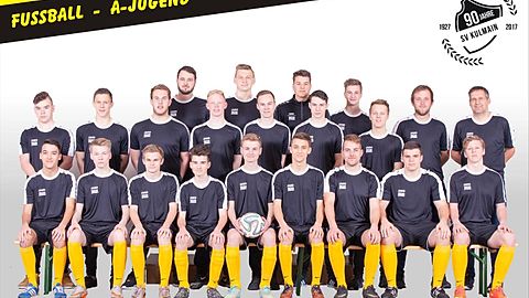 hinten von links: Betreuer Sylvian Lorenz, Jonas Schultes, Jan Brunner, Lukas Hoesl

mitte von links: Jonas Schmid, Nicolai Weber, Andreas Haberkorn, Kevin Klose, Stefan Schweiger, Maximilian Hößl, Jonas Harms, Betreuer Matthias Pocker, Betreuer Klaus Brunner

vorne von links: Felix Ullmann, Lukas Josko, Maxi Lehner, Leon Henze, Lukas Kopp, Moritz Ullmann, Manuel Scherm, Lukas Zembsch, Kevin Hecht