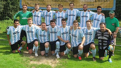 Hinten stehend von links nach rechts:vORNE Jan Ludvar, Cedric Delarbre, Tim Frehler, Christopher Fichtel, Nikolas Schlegel, David Kovacs, Saif Abdulelah, Ulrich Burkatzki (Betreuer)
Vorne kniend von links nach rechts: Mohammad Mahmud Gendy, Alexander Ferazin, Christian Schraml, Hunar Omar, Stefan Hartmann, Aleksandar Nikolic, Vinzenz Maurer, Balen Abdullah Mohammed