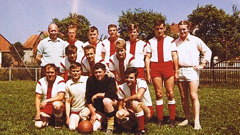 ?, Willi Kessler, Willi Röhn, ?, Wolfgang Bindemann, ?, ?,Siggi Wolf, Heinz Degenhardt, Helmut Bräutigam, Herbert Kesper (?), Herbert Briel, Helmut Fenzl, Reinhard Hänsel