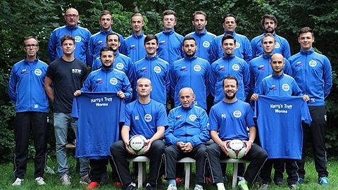 Hinten von links: (Trainer)F.Graber, K.Ruh, St.Hertel, P.Strezedula, L.Di Martino, M.Karaoglu, N.De Errico
Mitte von links:
(Abteilungsleiter) M.Holzemer, (Physio) J.Hersel, B.Kaplan, D.Reidenbach,S.Kaplan, G.Lauricella, (Co-Trainer) K.Svanias, T.Kaldschmidt
Vorne von links:
S.Sen, (Torwart)m.Gießmann,(Zeugwart)H.Bösel,(Torwart+Kapitän) P.Götzinger, E.Pipilozis

Es fehlen: M.Önder, M.Ayache, P.Stroh, K.Hebenstreit