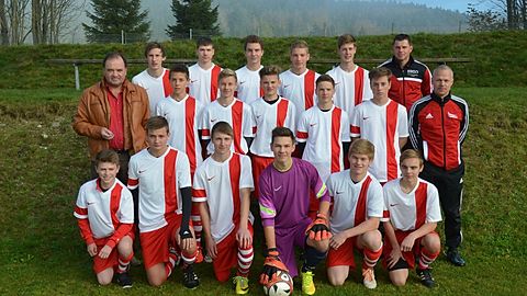 h.l. Lorenz Tobias, Schmid Stefan, Madl Lukas, Drahobl Christian, Nigl Armin, Trainer Höllmüller Martin
m.l. Trikotsponsor Dr. Richard Baustädter, Seibold Maxi, Zangl Johannes, Madl Marvin, Pöschl Christoph, Reischl Julian, Jugendleiter Seibold Ewald
v.l. Weiß Felix, Baustädter Christian, Seibold Michael, Ratschmann Fabian, Wohlstreicher Marcel, Blöchl Armin