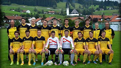 von hinten links: Trainer Michael Jipp, Sven Laufer, Felix Knäbler, Pirmin Schwarzkopf, David Seyfried, Thomas Weikert, Anton Reiter, Pirmin Pulfer, Physiotherapeutin Sandra, Abteilungsleiter Andreas Beck.
vordere Reihe von links: Simon Pulfer, Markus Rehle, Tobias Pesch, Torwart Lukas Ender, Torwart Florian Ender, Dennis Jipp, Lukas Sistig, Johannes Bertele