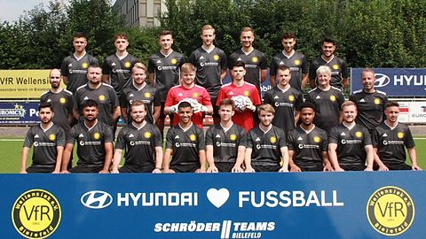 Obere Reihe v. l. n. r. 
Murat Can Karabas, Christian Siemens, Norick Epke, Jannis Bölt, Ole Schürmann, Clemens Bachmann, Sercan Erülkeroglu.
_
Mittlere Reihe v. l. n. r.
Betreuer Jamal Charki, Chef-Trainer Dominik Popiolek, Moritz Schmidt, Markus Oberwittler, Enrique Areal Maestre, Malte Bayer, Betreuer Karl-Heinz Mielke, sportl. Leitung Andre Rodehutskors.
_
Untere Reihe v. l. n. r.
Khalid Khudhur, Levent Eyrice, Christpher-David Dath, Taha Ajdar Moulla, Lennart Sander, Max Stockhaus, Henoch Derar, Calvin Matula, Justin Werner.

Es fehlen:
Tim Robin Rinne, Timo Dannehl, Mert Detlef Cingöz, Maneke Bondzio-Becker, Armin Straßner