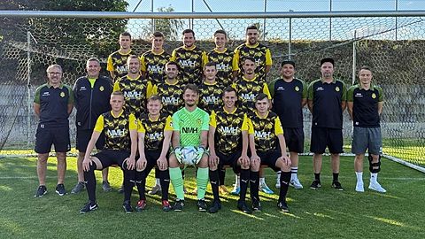 H.v.L.n.R.: Philipp Sugg (K); Gabriel Arnold; Markus Zimmerer; Philipp Kaufmann; Simon Kohler
M.v.L.n.R.: Kurt Schlegel (Vorstand); Wolfgang Kaufmann (Trainer); Philipp Luib; Dennis Dutschek; Ledio Tota; Arlind Kryeziu; Leo Jelko (Spielertrainer); Tobias Hack (Spielausschuss); Nico Irmler
V.v.L.n.R.: Elias Rapp; Jonas Fischer; Lucas Siebenrock; Leonard Schlegel; Maximilian Hack