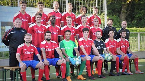 1.Mannschaft FC Wiedikon
o.v.l.: Lino Eberle, Nicolas Mesonero, Andreas Albisser, Arif Brahimi, Chidi Speranza, Luca Napoli
m.v.l.: Besim Zumeri, Gianluca de Tommasi, Liban Mahamud Ali, Pablo Kessler, Gökhan Berisa, Aldin Zukic, Dino Sabato, Adnan Jasari
u.v.l.: Roberto Napoli, Joel Jenni, Dylan Kadi, Fabio de Tommasi, Alan Brusadin, Kevin Günter, Samir Ukca