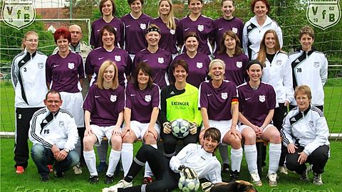 v.oben links: Maria Stettmeier, Daniela Schötz, Sandra Pirkl, Caroline Schambeck, Andrea Baumgartner, Barbara Grüll, Elisabeth Ertl, Ottmar Schwarz, Gabi Rohrmüller, Brigitte Echinger, Daniela Gilch, Martina Bauer, Verena Weigert, Doris Edenhofer, Siegfried Primbs, Sabrina Englmeier, Daniela Feldmeier, Simone Lermer, Bianca Schmidbauer, Lena Weinfurtner, Astrid Kaiser, Nicole Liehr