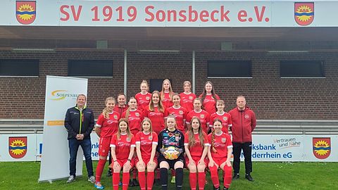 obere Reihe: Fiona Oymanns, Johanna Bolz, Julia-Sophie Köhlitz, Jule Domjahn.
mittlere Reihe: Celine Lemke, Co-Trainer Karsten Pimingstorfer, Anna-Maria Becker, Lilly Enters, Jana-Marie Ingendae, Anna Rottmann, Melanie Rixen, Trainer Marc Domjahn.
untere Reihe: Annika Alosery, Imke Pimingstorfer, Maja Lörcks, Helen Heynen-Tekotte, Jennifer Kilian.

Es fehlen: Jana Markwitz, Maike Vermeulen, Sarah Pude und Jule van Leyen.