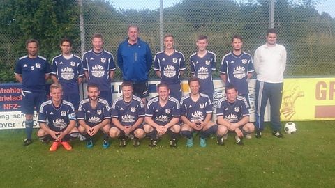 Hinten von links: Trainer Matthias Daniel, Tobias Jung, Thimo Siebke, Michael Hartmann, Jan Zapfe, Yannick Kosslitz, Physio Ludwig Göttsching.

Vordere Reihe von links: Paco Jung, Ilir Shabani, Dennis Gloyer, Tobias Winter, Torben Bunsieck, Stephan Petersen.