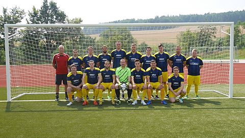 hinten von links: Coach Jürgen Bach, Martin Fiedler, Marcel Deuser, Mariano Kurzke, Arne Meyer, Malte Jablonski, Fabian Honisch,Robin Bauer, Denis Schmidt, Marco Gresenz
vorne von links: Marcel Andree, Benjamin Müller, Marvin Vogl, Jürgen Zerbe, Leon Schleinitz, Philipp Martschiske, Florian Heinrich