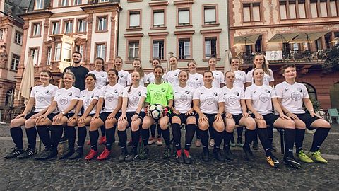 Das offizielle teamfoto der Saison 2019/20. (www.ingelheim-drais.de)