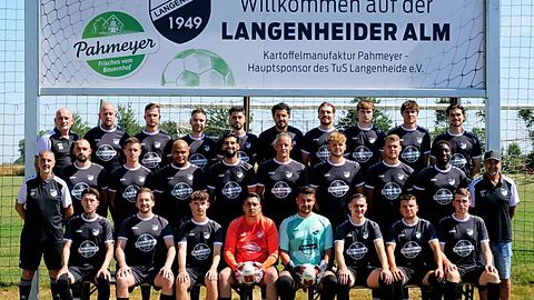 Mannschaftsfoto: Herren - 1. Mannschaft - TuS Langenheide 1949 - Saison 26/27