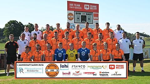 oben von links nach rechts: David Paul (Abteilungsleiter), Manuel Mair (Sportlicher Leiter), Nobert Parzych, Julian Miller, Andreas Schiefele, Andreas Baur (Spielführer), Elias Lochbrunner, Andreas Ramp, Jakob Kawan, Alexander Hertnagel (Trainer 2.Mannschaft)
Mitte von links nach rechts: Damian Schorer (Betreuer), Sven Albers-Johannsen (2.Vorsitzender), Sascha Stemmer, Michael Oberhoffner, Johannes Steinle, Maximilian König, Rainer Mayer, Fabian Steinle, Philipp Dietmayer, Markus Rabenstein (Spielertrainer 2.Mannschaft), Mehmet Ali Bozdemir (Co-Trainer 1.Mannschaft), Eduard Thommy (Spielertrainer) 
unten von links nach rechts: Noah Dietmayer, Luca Binnig, Raphael Mayer, Konstantin Rampp, Matthias Melkus, Marco Müller, Ben Keinath, Jakob Thoma, Tobias Ringwald
Auf dem Bilde fehlen: Kilian Grünfelder, Moritz Kalb, Simon Schiefele, Vincent Thoma, Gabriel Gumpp, Lorenz Thoma