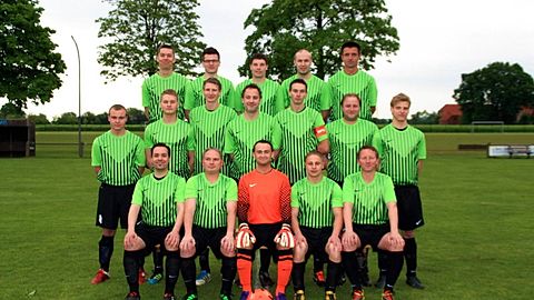 Oben von links nach rechts: Sascha Dirksen, Johann Herzen, Alexander Tontrup, Waldemar Dirksen, Frank Lindner.
Mitte von links nach rechts: André Fehrs, Julian van Raaij, Jakob Zimbelmann, Henning Michael, Willi Zimbelmann, Patrick Orosz, Florian Helm.
Unten von links nach rechts: Stefan Kruckemeyer, Stefan Diercks, Johann Dercho, René Kühte, Wolfgang Bühning. Es fehlen: Jonas Hendricks, Nicolas Meier, Benjamin Heinrich, Jascha Meier, Christian Kuhr und Torsten Meyersiek.