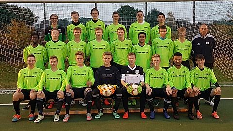 Obere Reihe von links : Simon Birkemeyer,Film Hüllbrock,Rafael Blaffer,Maximilian Schüler,Lars Blafalgenort,Ali Mohammadi
Mitte: Eric Nubbemeyer,Julius Meyer,Lucas Kleine,Henri Meier-zu-Farwig,Machmud ,Ruben Barrios-Schüler,Lukas Meier-zu-Farwig,Trainer Dirk Brusch 
Unten Matthis Kuhlmann,Timo Hartfiel,Robon-Meik Sroda,Jan Erik Schötz,Nicolas Koopmann,Massimo Brusch,Sher,Zaki Mohammadi. 
Auf dem Bild sind nicht: Deniz Arapoglu,Lennart Wille, Nikanor Seifert,Justus Schmitz,Tim Deutschmann.