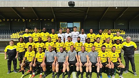 Vorne: Clayton DUARTE n°23 - Omar NATAMI n°20 - Felipe MACHADO (Torwartttrainer) - Samuel SCHOLER (Co-Trainer) - Jeff STRASSER (Cheftrainer) - Vivian REYDEL (Coach Adjoint) - Thomas TAYEBI (Fitnesstrainer) - Antoine MAZURE n°19 - Alen AGOVIC n°28.

Mitte: Norbert EMERINGER (Delegierter) - Kevin TAVARES n°93 - Leo JOUSSELIN n°31 - Issa BAH n°17 - Cédric SACRAS n°14 - Sofiane DAHAM n°10 - Adrian AHMETXHEKAJ n°73 - Metin KARAYER n°38 - Chris LYBOHY n°6 - Ken CORRAL n°77 - Jonathan SCHMID n°7 - Soiyir SANALI n°70 - Giovanni BARNABO (Team Manager).

Hinten: Raphael SCORDO (Physio) - Vincent PEUGNET n°27 - Hamadou KARAMOKO n°4 - Kenny MIXTUR n°25 - Thomas PLUMEREAU n°57 - Sébastien FLAUSS n°1 - Eldin LATIK n°16 - Kenan NDENGE n°50 - Gilson DELGADO n°8 - Brian AMOFA n°12 - Junior BURBAN n°9 - Denis LANGINIER (Arzt)