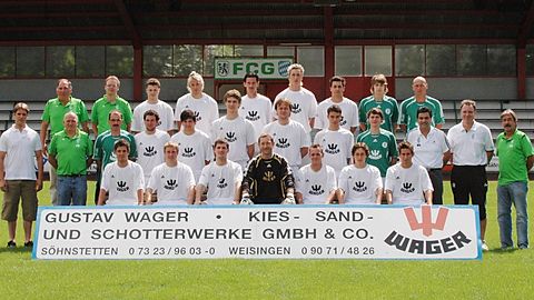 Hinten von links: Abteilungsleiter Josef Glogger, stv. Abteilungsleiter Stephan Linder, André Fuchsluger, Tobias Schieferle, Stefan Kerle, Hermann Danner, Giorgio Genova, Manuel Müller, Trainer Stefan Anderl
Mitte von links: Sponsor Sven Wager, stv. Abteilungsleiter Wolfgang Weckend, Torwart-Trainer Hans Sperandio, Florian Prießnitz, Stefan Winkler, Christoph Schnelle, Michael Sprengart, Bernd Scheu, Sebastian Seifried, Sportlicher Leiter Markus Riesenegger, Masseur Jochen Werdich, stv. Abteilungsleiter Reiner Rupp
Vorne von links: Daniele Maccario, Christoph Wirth, Oliver Aunkofer, Rafael Kiebler, Martin Hartmann, Michael Panknin, Johannes Putz