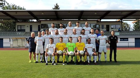 Hintere Reihe v.l.: Robin Loimer, Raik Hildebrandt, Thomas Müller, Fabian Kieß, Robby Kögler
Mittlere Reihe v.l.: Olaf Brosius (Trainer), Jens Werner, Michael Schmiedel (Co-Trainer), Max Böhme, Florian Schilling, Jonathan Barth, Patrick Scheithauer, Christopher Griebsch, Patrick Hahnefeld, Maik Egi (Mannschaftsleiter), Kilian Kunze, Marcus Ballasch (Betreuer)
Vordere Reihe v.l.: Marcel Nüchtern, Max Mende, Christian Wings, Leon Mercklein, Max Bernsdorf 
Es fehlen: Fabian Franke, Eric Heynke, Danilo Sobotta, Luis Freigang