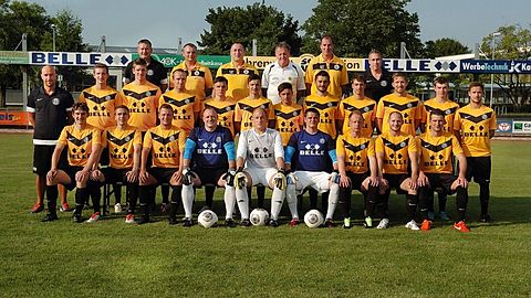 von links, Reihe oben: 
Torwarttrainer Ramon Müßle, Schriftführer Jürgen Hügle, 2. Vorstand Andreas Ritter, 1. Vorstand Rainer Strobel, Förderverein Michael Jauch, Spielausschuss Enrico Müßle,
von links, Reihe Mitte: 
Trainer Karsten Bickel, Matti Häcker, Daniel Reiner, Ingo Brunner, Andreas Futterer, Avnor Jakupaj, Mirsat Hajdaraj, Vladimir Ebel, David Jauch, Thorsten Schwab, Julian Scheerer, Marco Schneider,
von links, Reihe sitzend: 
Simon Seiler, Frederik Leber, Jonas Bühler, Frank-Peter Hambrecht, Alexander Fischer, Steffen Hanselmann, Sebastian Ritter, 
Co-Trainer Benjamin Rohrer, Marco Blust,