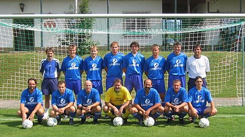 h.v.l.: Betreuer Alfred Schmid, Günther Holzer, Florian Bauereiß, Michael Linder, Mario Sileo, Karl Trüber, Roland Lang, Trainer Jörg Kunstmann
v.v.l.: Hannes Mayr, Erdem Kahraman, Gökhan Bichler, Reinhold Krause, Georgios Burger, Stefan Rohrmoser, Ramazan Benli