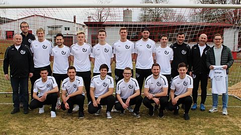 o.v.l. Betreuer Thomas Koch, "Manager" Philipp Arnold, Sven Kersten, Daniel Meyer, Oskar König, Leonhard Deuter, Danny Rößler, Josua Wölfel, Thomas Rapp, Michael Oster, Trainer Jogi Heinlein und Sponsor Nico Rudolf
u.v.l. Timo Rößler, Michael Oettinger, Daniel Ebert, Florian Oettinger, Daniel Lehn und Marco Lehn